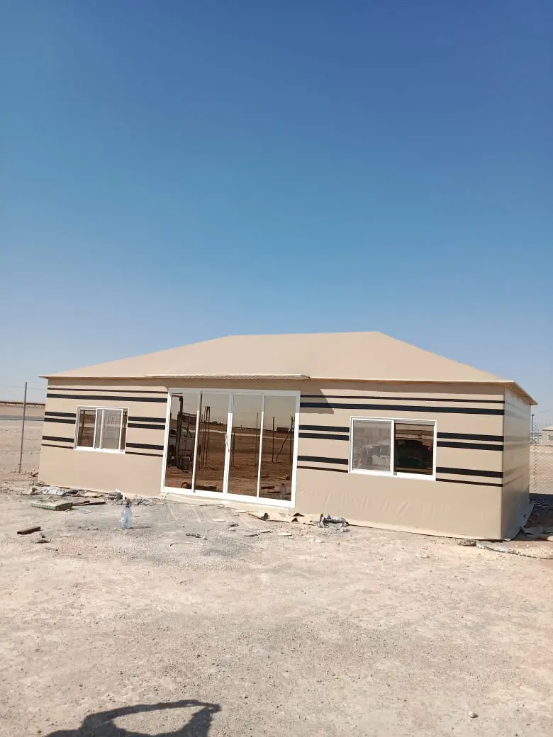 خيمة ثابتة مفصلة حسب الطلب مع نوافذ وأبواب